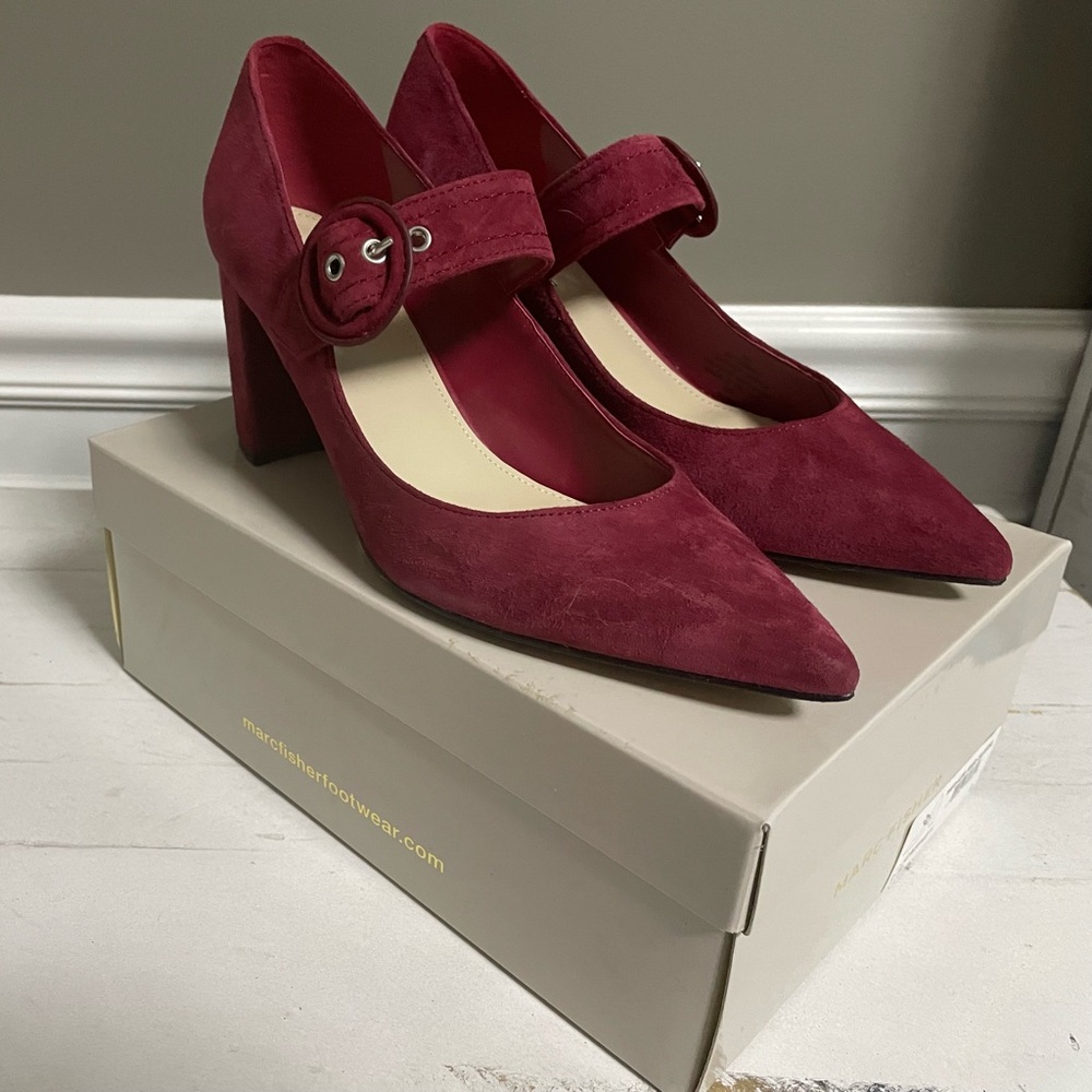 Marc Fisher Carney Medium Red Suede Pumps size 9M